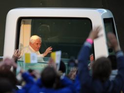 El Papa Benedicto XVI a su llegada al parque Hyde en Londres, antes de oficiar una misa al aire libre.  EFE  /