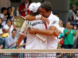 Bruno Rodríguez y Miguel Ángel Reyes celebran su triunfo sobre los venezolanos, Piero Luisi y José Antonio de Armas. NTX  /