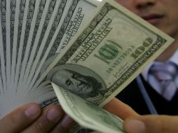 El dólar registra un precio máximo a la venta de 12.80 pesos, en tanto que el más bajo a la compra es de 12.00 pesos. REUTERS  /