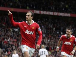 El jugador de los Diablos Rojos Dimitar Berbatov quien realizó un buen trabajo en el duelo. AP  /