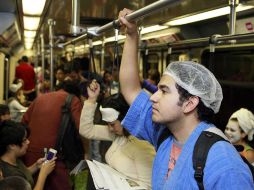 El 'flash mob' fue desde la Estación Juárez a la de San Juan de Dios y viceverza, en la Línea 2 del Tren Ligero. E. PACHECO  /