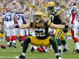El apoyador de Green Bay, Clay Matthews, festeja una de sus capturas en el partido. AP  /