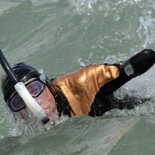 Un francés sin brazos ni piernas cruza a nado el Canal de la Mancha