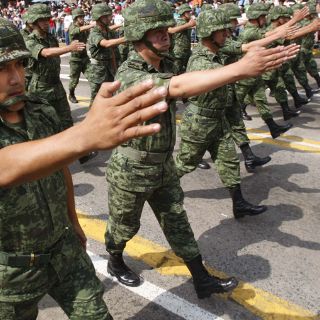 Realizan en Tlaquepaque desfile por Bicentenario de Independencia