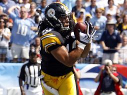 Troy Polamalu de Acereros, intercepta un pase de los Titanes en el juego de hoy. REUTERS  /