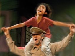 La historia aborda la vida de un niño enfermo que descubre los grandes valores de la vida y la belleza. HELENICO.GOB.MX  /