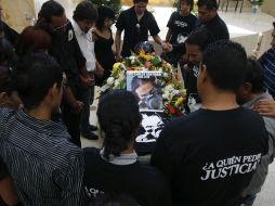 Familiares y miembros de ‘‘El Diario’’ de Juárez le dieron el último adiós a Luis Carlos Santiago el sábado pasado. REUTERS  /