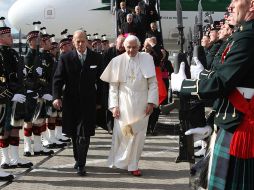 El Papa Benedicto XVI llega a Scotland, su primer parada en gira de cuatro días que realizó en Reino Unido desde el pasado jueves. AP  /