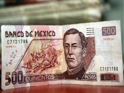 El peso mexicano se aprecia hasta el momento en 0.31 por ciento. ARCHIVO  /