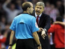 Reacción del entrenador del Arsenal,Arsene Wenger. REUTERS  /