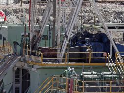 La tercera máquina se incorporó al trabajo de rescate el domingo. AP  /