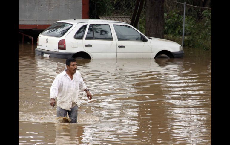 Parte del dinero reasignado será destinado a programas de reconstrucción de comunidades afectadas por desastres naturales. NTX  /