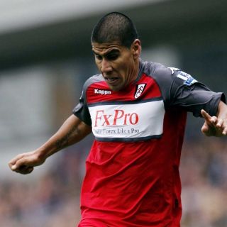 Salcido recibe elogios por su debut