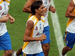 El mediocampista de Tigres de la UANL, Lucas Lobos en el entrenamiento de hoy con sus compañeros. MEXSPORT  /