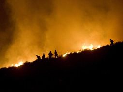 El fuego se extendió el domingo hasta la comunidad de Herriman. AP  /
