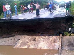 Las intensas lluvias comienzan a hacer estragos no sólo en las carreteras veracruzanas. NTX  /