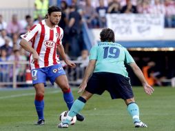 Foto de acción de Tomas Ujfalusi (izq.) jugador del Atlético de Madrid. EFE  /