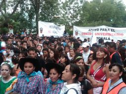 Aspecto de la manifestación realizada por estudiantes de la preparatoria Tonalá Norte, quienes acudieron a Casa Jalisco. R. ZAPATA  /
