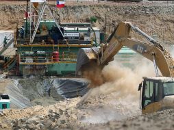 Las máquinas continúan perforando. EFE  /