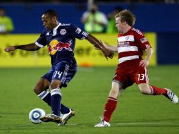 Thierry Henry (izq.) será baja para el partido de los Red Bulls ante el Galaxy. AFP  /