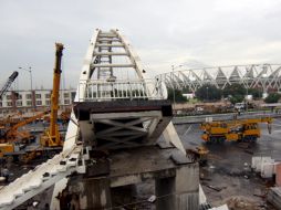 Puente colapsado cerca del estadio Jaharwarlal Nehru, en Nueva Delhi, India. EFE  /