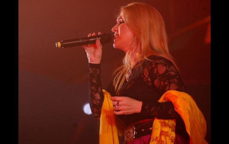 Alicia Villarreal engalanó la presentación del programa de las Fiestas de Octubre 2010. M. FREYRÍA  /