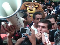 El dirigente de la FEU, César Barba, acudió a la manifestación de esta mañana por estudiantes de la Escuela Vocacional. R. ZAPATA  /