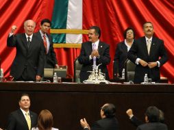 Al dar la bienvenida al rector José Narro, los legisladores entonaron el típico 'goya'. NTX  /