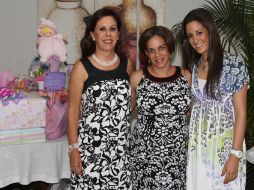 Adriana Suárez de Olivares, Vero Peralta de Olivares y Sandra Olivares de Anaya.  /