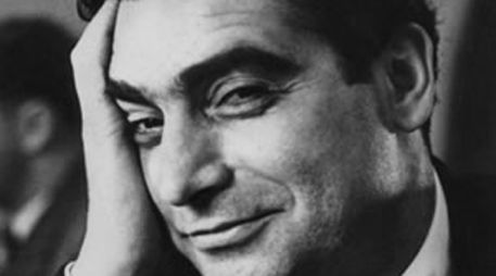 Los negativos perdidos y encontrados en la llamada maleta mexicana viajaron desde París. EFE  /