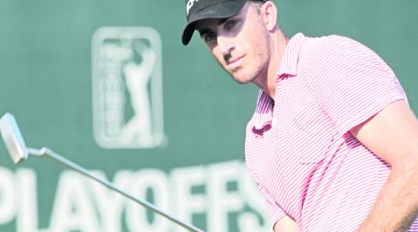 El australiano Geoff Ogilvy fue uno de los tres que comenzó con 66 impactos, cuatro bajo el par de campo. AP  /