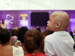 En el evento para anunciar el donativo estuvieron presentes varios pacientes del Hospital Civil. E. PACHECO  /