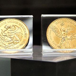 Calderón presenta monedas conmemorativas del Bicentenario