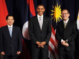 Obama junto con Nguyen Minh Triet, presidente de Vietman (izq.), y Benigno Aquino III, de Filipinas, (der.) durante el armuerzo. AFP  /