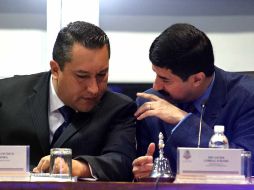 Francisco Blake (izq.) junto Javier Corral, durante la comparecencia del secretario ante comisiones de la Cámara de Diputados. NTX  /