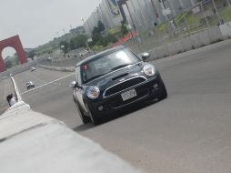 Los nuevos Mini Cooper estrenarán nuevos diseños exteriores e interiores. ESPECIAL  /