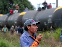 El tráiler estaba acondicionado con un doble fondo, donde viajaban los centroamericanos. EFE  /