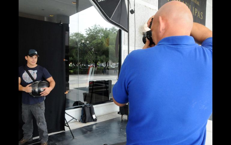 El fotógrafo Mariano Aparicio dijo que pretende mostrar un abanico variado de los habitantes del país. EFE  /