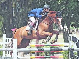 Juan M. Luzardo, representante del CEI, ganó la prueba de 1.00 metros  a lomos de “Wisper”. M. FREYRÍA  /