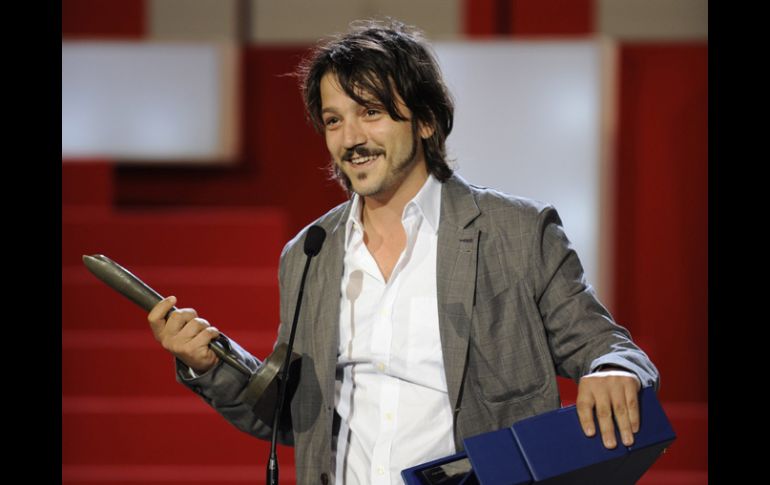 Diego Luna llegó para recoger dos premios: el de Horizontes Latinos y el de la Juventud por su opera prima, Abel. REUTERS  /