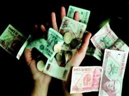 El Ejecutivo propone como complemento a las medidas tributarias y de contención de gasto un déficit de 42.2 mil MDP. ARCHIVO  /