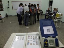 A tres horas del cierre de los primeros centros de votación, no se conocía ningún resultado oficial. EFE  /