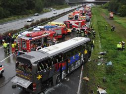 13 personas polacos murieron luego de que el auto en que viajaban se estrellara en una autopista cerca de Berlín. AFP  /