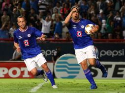Los jugadores del Cruz Azul durante la Jornada  9 del torneo Apertura 2010. JAMMEDIA  /