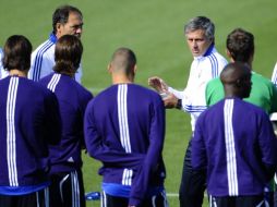 Mourinho y su equipo realizaron una sesión de entrenamiento. AFP  /