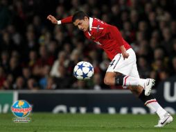 El jugador mexicano Javier 'Chicharito' Hernández controlando el balón en un partido con el ManU. MEXSPORT  /