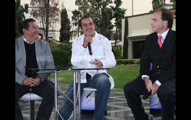 Salvador Mejía y Juan Antonio Mateo durante conferencia anuncian la incorporación de Blanco a la telenovela. EL UNIVERSAL  /