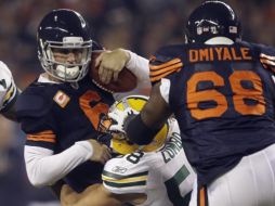 El mariscal de campo de Chicago, Jay Cutler (6), completó 16 de 27 pases para 221 yardas avanzadas por aire. AP  /