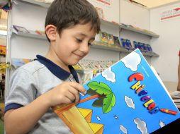 Los principales usuarios de las tres mil 476 salas de lectura que existen en el país son niños y jóvenes. A. GARCÍA  /