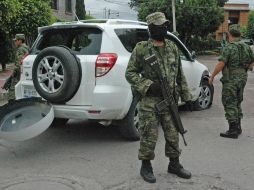 El terror se apoderó de los padres de familia, alumnos y maestros debido al cruzamiento de balas. EL UNIVERSAL  /